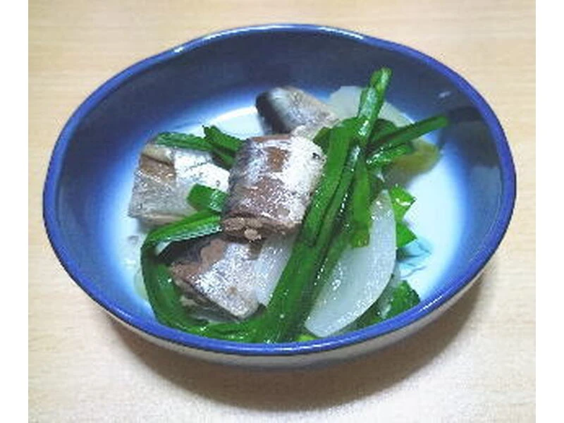 イワシと玉ねぎ、ニラの炒め物